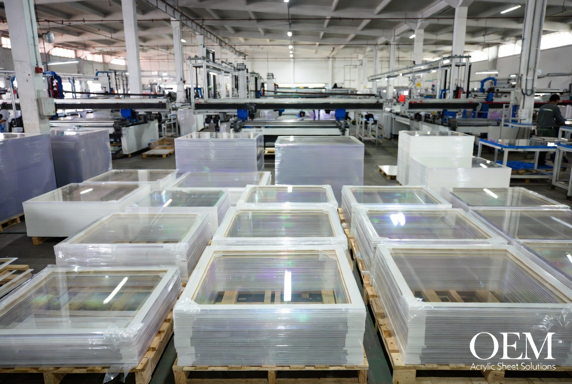 Producci&oacute;n de l&aacute;minas acr&iacute;licas OEM para marcos