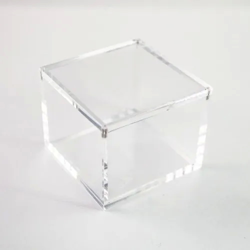 C&oacute;mo pegar pl&aacute;stico acr&iacute;lico a pl&aacute;stico