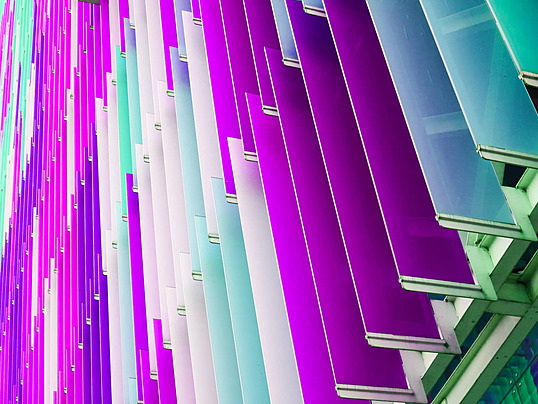 Cinco casos de uso de plexigl&aacute;s de alto impacto en la fabricaci&oacute;n