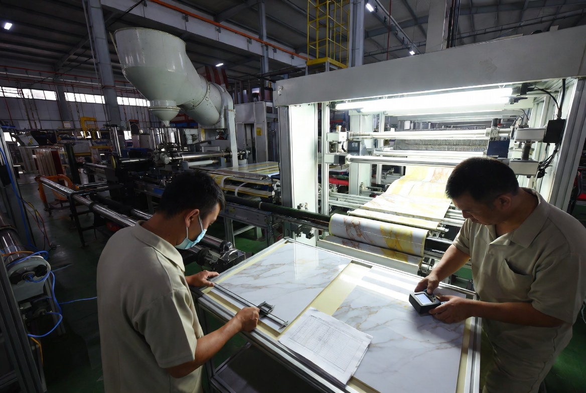 L&iacute;nea de producci&oacute;n de m&aacute;rmol UV de PVC Control de calidad