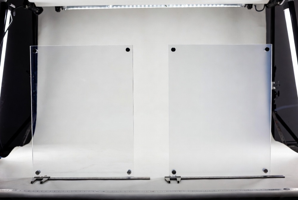 Side By Side Comparison Acrylic Polycarbonate Clarity.jpg